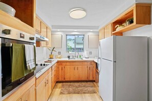 Unclassified image, 4 of 31, button