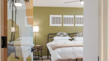 Desk, travel crib, WiFi, bed sheets