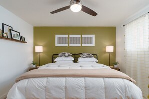 2 soverom, skrivebord, reiseseng for barn og wi-fi