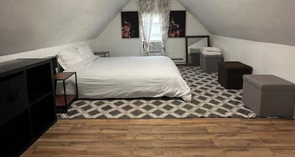 Cozy family Apt near casino, Boston City and airport with hassle free parking!