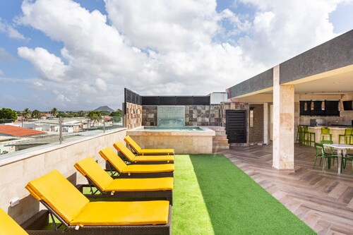 Rooftop Pool w/Lounge Area-Studio Sleeps 2 #U3