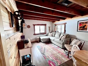 Smart TV, books, stereo