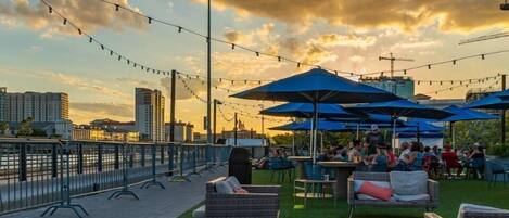 屋外ダイニングエリア