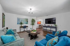 TV - The Sweet Retreat Inn (Tampa)