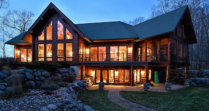 Custom-Built Log Cabin Family Friendly home on Round Lake, close to trails!