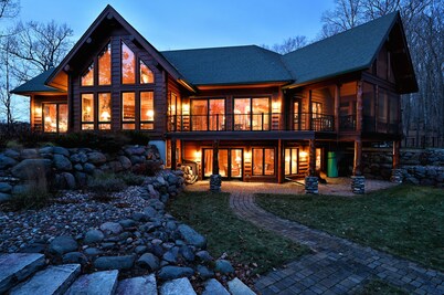 Custom-Built Log Cabin Family Friendly home on Round Lake, close to trails!
