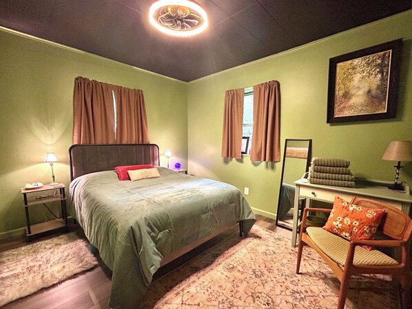 2 Schlafzimmer, Schreibtisch, Bügeleisen/Bügelbrett, Reisekinderbett