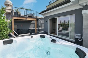 Luxury Suite, Hot Tub | Private spa tub