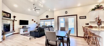 New home, close to skiing, hunting, rodeos, hiking. Fenced yard, pet friendly.