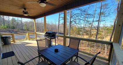 New cabin- access to horse trails, Pilot Mtn & Hanging Rock St. Pks