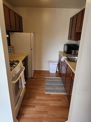 Private kitchen - Chic 1 Bd Great for Travel Professionals! (Mentor)