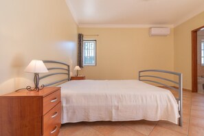 2 quartos, ferros/tábuas de passar roupa, Wi-Fi de cortesia