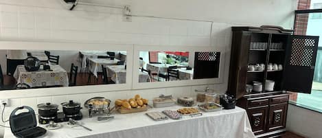 Free daily continental breakfast