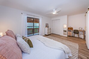 2 bedrooms, desk, WiFi, bed sheets