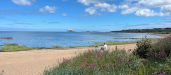 Stunning location - beachfront ground floor flat with private parking. Fab views