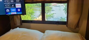 1 bedroom, free WiFi - Unit #2 RV (Reggae Reef Villa) (Monticello)