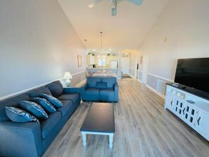 TV - Amazing Pond View condo + pool at MyrtleWoods (Myrtle Beach)