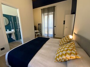 1 bedroom, desk, free WiFi, bed sheets - #DavVeroCasa - Apartment with terrace downtown (Biella)