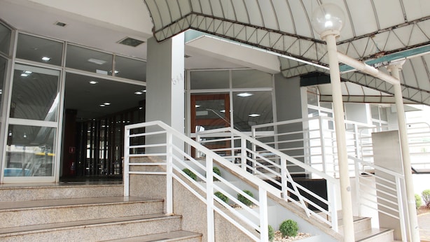 A building entrance with a covered staircase, large windows, and a metal roof structure. - Days inn by Wyndham Uberlândia (Uberlandia)