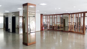 A spacious lobby with a polished floor, a fire extinguisher, and a clear view of the adjacent dining area through glass doors. - Days inn by Wyndham Uberlândia (Uberlandia)