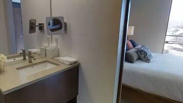 1 bedroom, in-room safe, iron/ironing board, WiFi