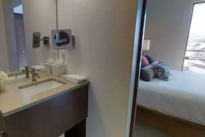 1 dormitorio, caja fuerte, tabla de planchar con plancha y wifi