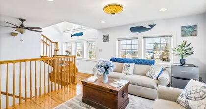1620 Seaview: Less than a mile to downtown Plymouth; sleeps max of 10