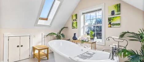 Jetted tub, hair dryer, towels, soap