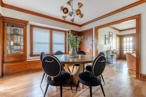 Stunning 3BR - Near Cleveland Clinic Main Campus