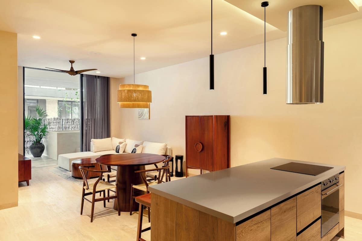 Luxury one bedroom apartment with 1 king bed & PLUNGE POOL