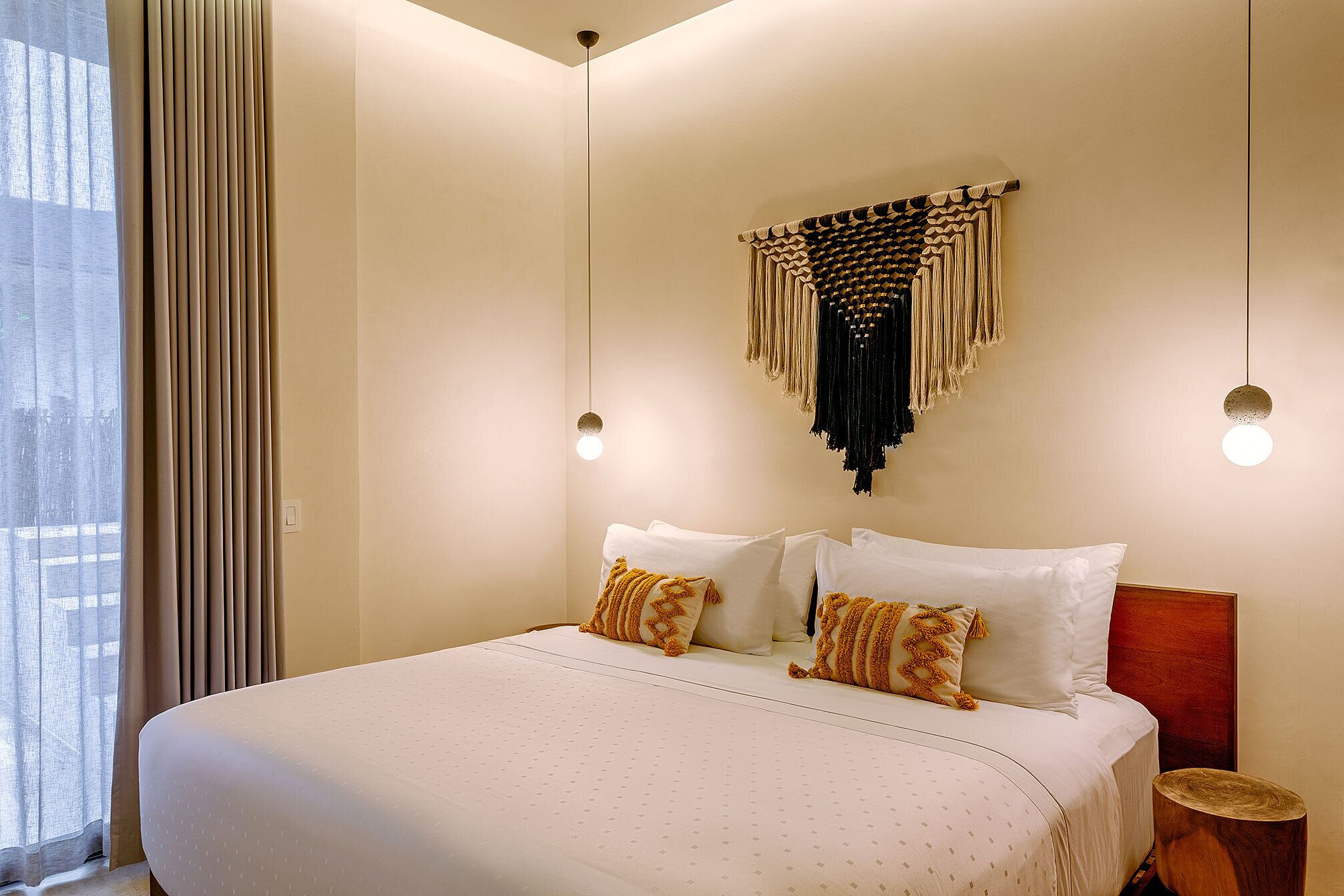 Premium 2 bedroom apartment with 1 bathroom & PLUNGE POOL | 1 chambre, literie hypoallergénique, coffre-fort