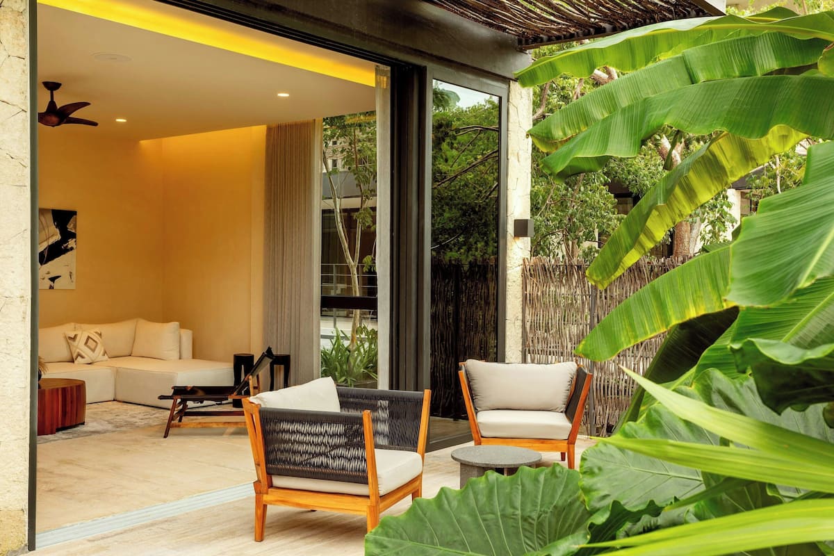 Premium 2 bedroom apartment with 2 bathroom & PLUNGE POOL | 1 bedroom, hypo-allergenic bedding, in-room safe, blackout drapes