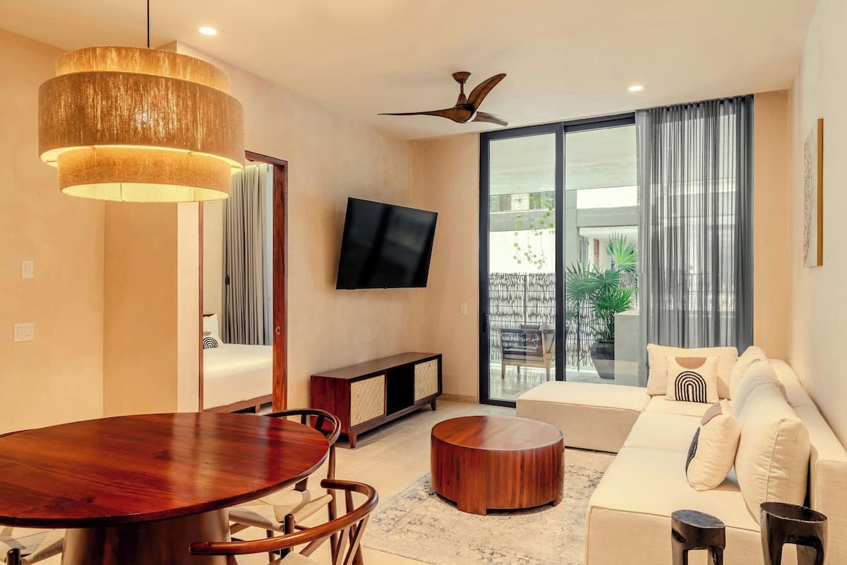 Luxury one bedroom apartment with 1 king bed & PLUNGE POOL | 1 bedroom, hypo-allergenic bedding, in-room safe, blackout drapes