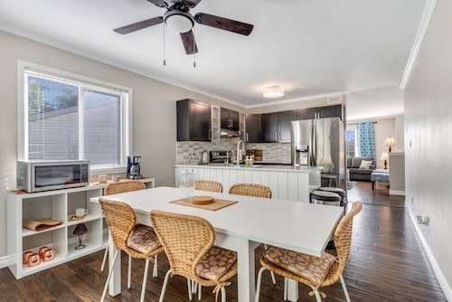 Fun & Cozy Retreat: Nature & Games