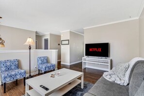 Fernseher, Tischtennisplatte