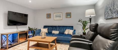TV, fireplace