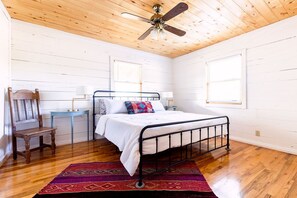 4 室のベッドルーム、WiFi、ベッドシーツ