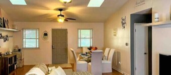The Town & Country - 4BR, 3BA on 1.5 acres