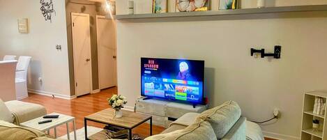 تلفزيون ذكي، كُتُب، مكتب