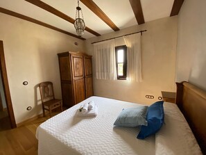 Individually furnished, desk, free WiFi, bed sheets - Hotel Rural Centro de las Arribes (Aldeadavila de la Ribera)