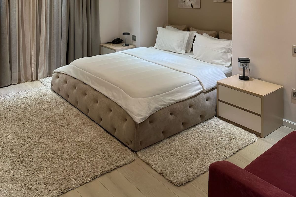1 habitación, escritorio y sistema de insonorización