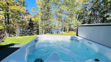 Tina de hidromasaje al aire libre