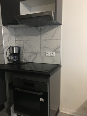 Fridge, microwave, oven, stovetop - Jolie 2 Pièces à Aubervilliers (Aubervilliers)