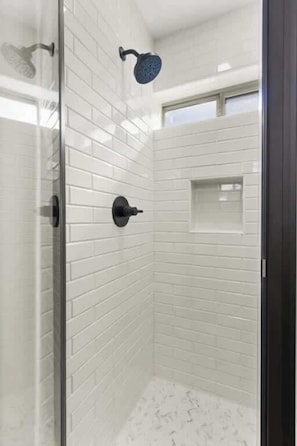 Bruser, hårtørrer, håndklæder, Shampoo