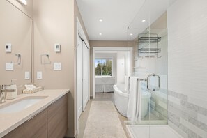 Haartrockner, Handtücher, Toilettenpapier