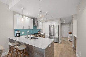 Fridge, microwave, oven, stovetop - Ocean Vista Residences (Sooke)