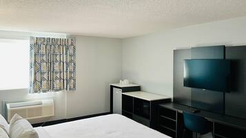 Tirai kedap cahaya, Wi-Fi gratis, dan seprai linen