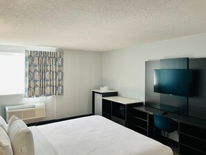 Blackout drapes, free WiFi, bed sheets, wheelchair access - Studio 6 Carson, CA (Carson)