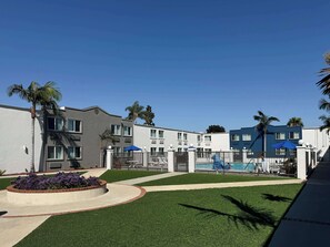 Exterior - Studio 6 Carson, CA (Carson)