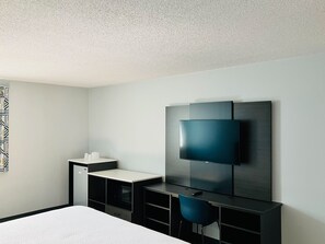Blackout drapes, free WiFi, bed sheets, wheelchair access - Studio 6 Carson, CA (Carson)